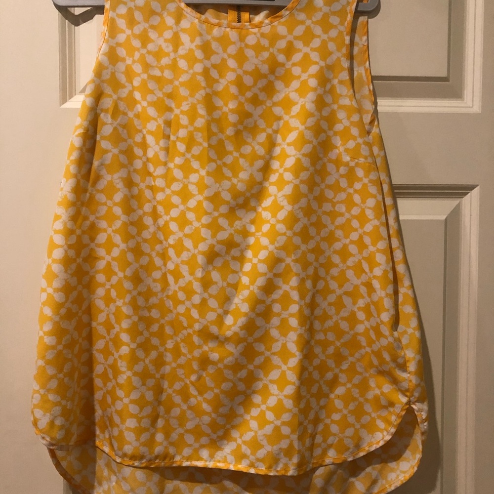 Sleeveless shirt